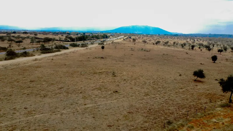 Nearby: open views to the hills